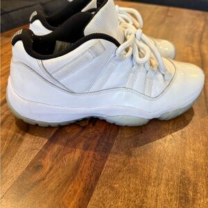 Jordan Athletic Shoes White and Blue legend blue retro size 8 icey